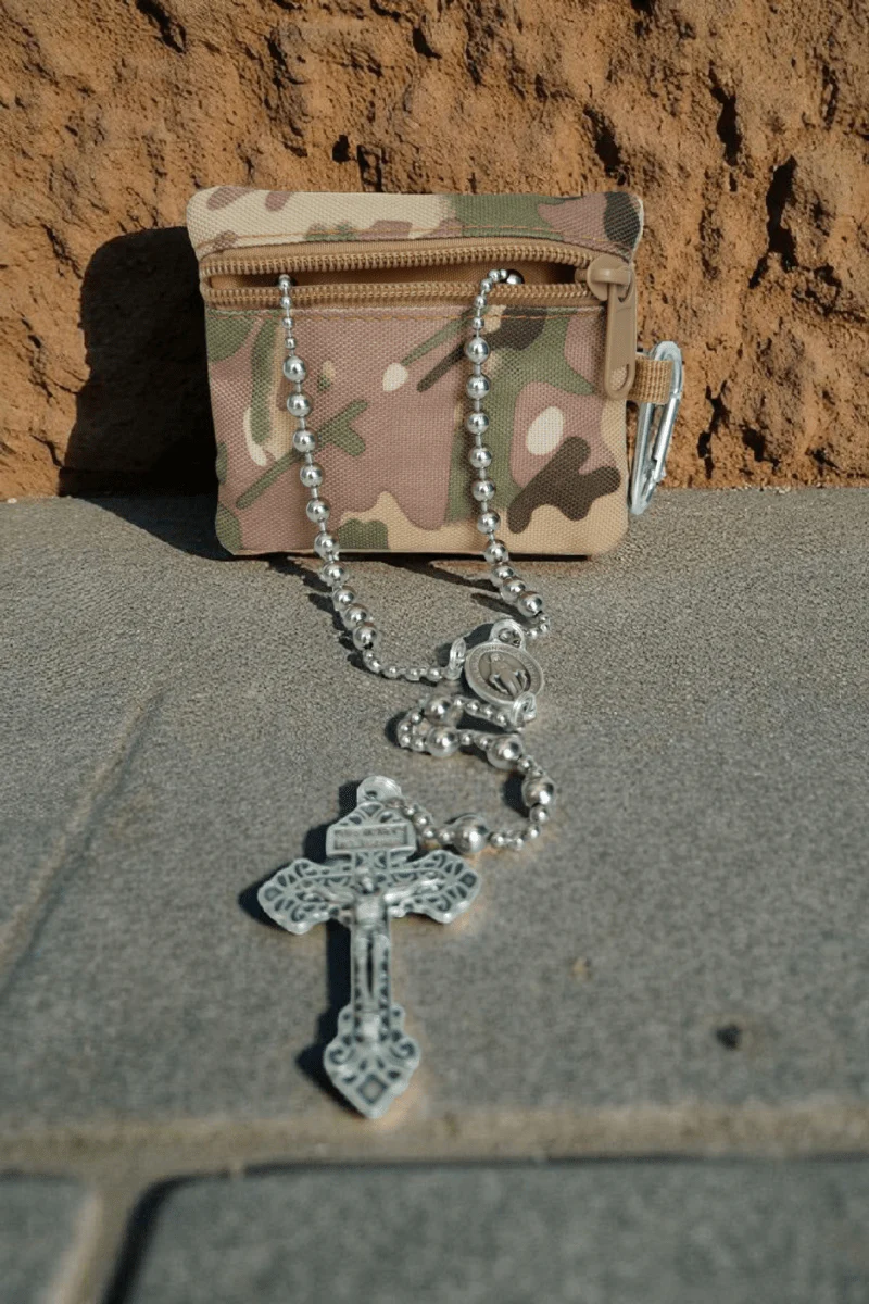 Robuste Rosenkranz Tasche Camouflage – Nylon & Karabiner - Image 3