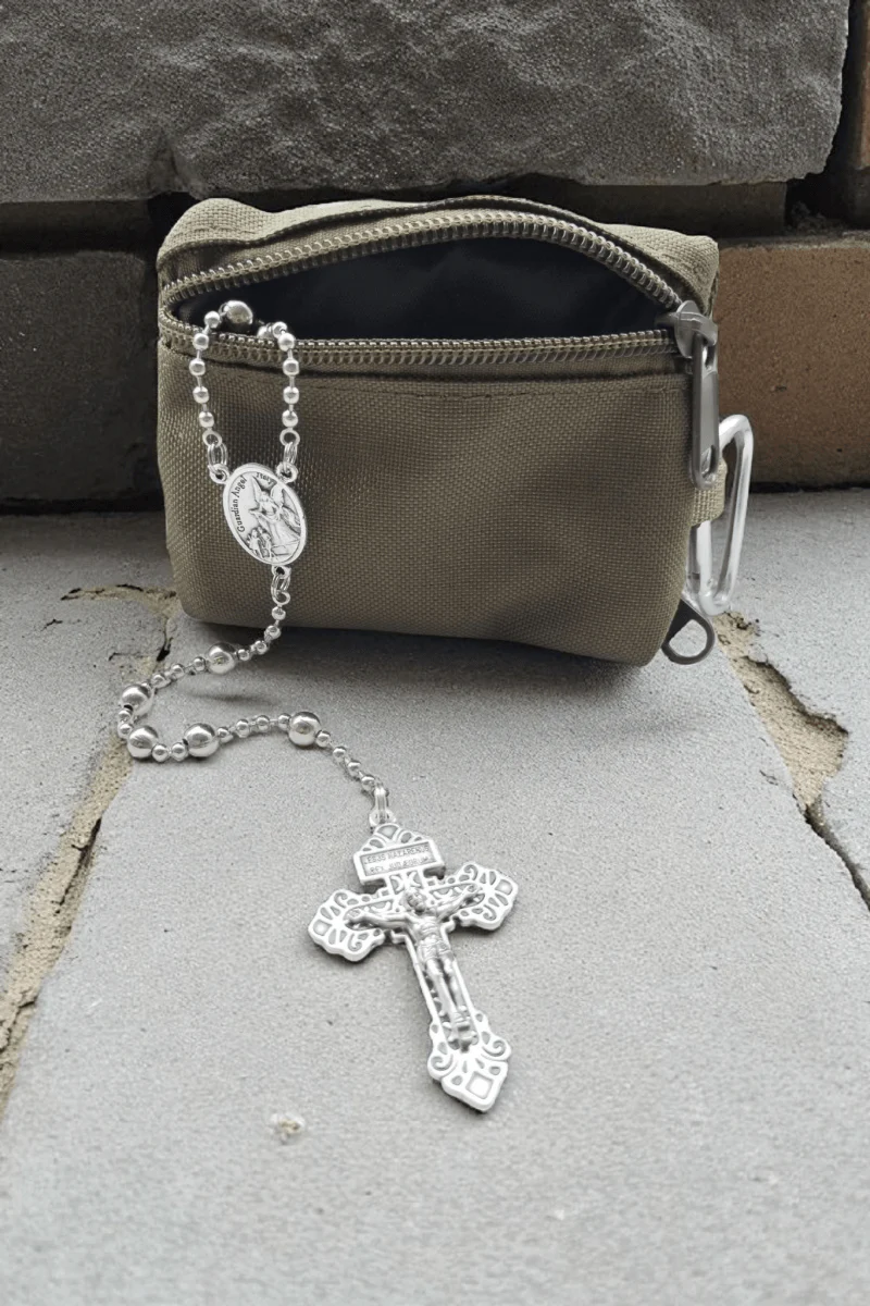 Robuste Rosenkranz Tasche Olivgrün – Nylon & Karabiner - Image 3